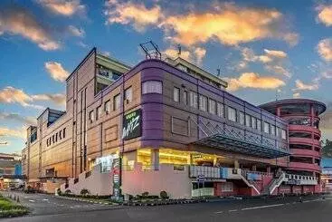 Hotel Grand Whiz Megamas Manado