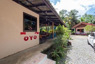 فندق Oyo 1108 Lung Chaloem Bangalow