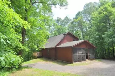 Mökkimajoitus Sqyrls Nest   3br Retreat With A Hot Tub