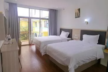 Hotel 7days Inn Zhuhai Crocodile Island Bohuang Furniture Baiteng Lake Branch