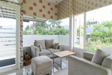 Pensiune Griya Mulya Near Alun Alun Batu Mitra Reddoorz