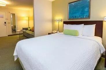 هتل Springhill Suites Des Moines West