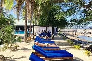 هتل Anchorage Beach Resort