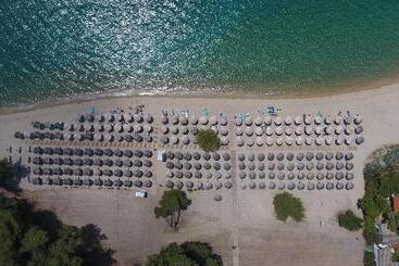 渡假胜地 Lagomandra Beach