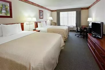 酒店 Christiana Inn and Suites