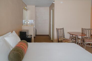 Hotelli Whitewater Inn