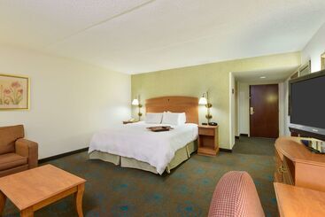 هتل Hampton Inn Mt. Vernon