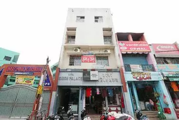 Hotel Oyo 37116  Singh Palace