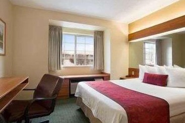 فندق Days Inn & Suites By Wyndham Lafayette In