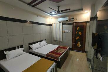 Bed and Breakfast Sar Raj S R Residency