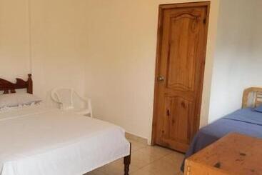 פנסיון Montañita Garden Hostal