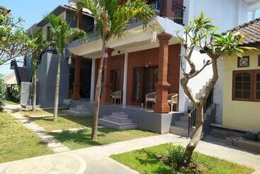 Pensió The Brick Canggu