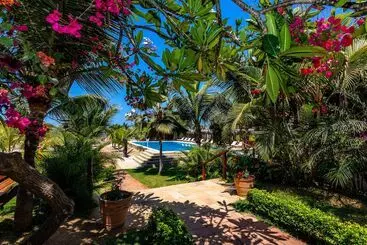 ホテル Bungalows & Suites Punta Camarón