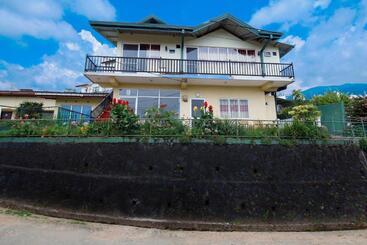 Pensión Gregory Hills