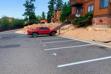 Canyon Plaza Premier Studio And Apartments