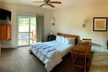 Canyon Plaza Premier Studio And Apartments