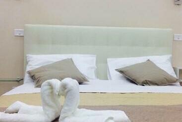 تختخواب و صبحانه Decumani Prestige