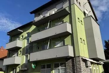 Aamiaismajoitus (B&B) Pansion Komfor Fitea