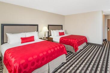 فندق Ramada By Wyndham Springfield North
