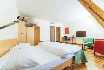 Royal Hotel   Urban Living