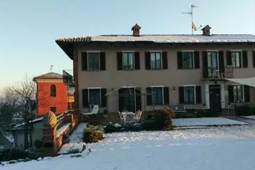 B&b Lanterna Delle Fate Cascina Piemontese And Pool For Exclusive Use