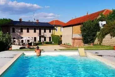B&b Lanterna Delle Fate Cascina Piemontese And Pool For Exclusive Use