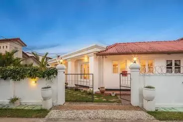 Pensió White Villa
