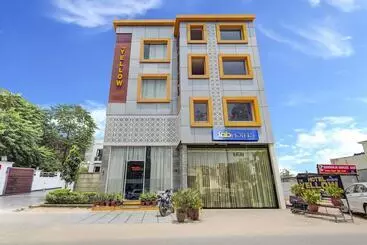 Fabhotel Yellow