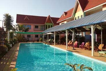 호텔 Peace Pool Resort