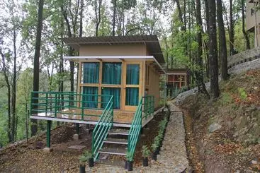 Resort The Sal Woods Forest Retreat & Spa