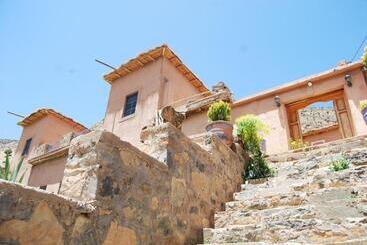 Majatalo Kasbah Ait Bouguemez