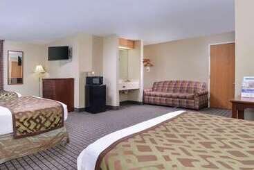 בית מלון כפרי Regency Inn Geneseo Il I80