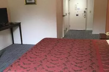 فندق على الطريق President Inn & Suites