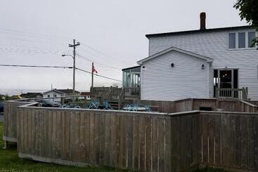 Edge Of The Avalon Inn