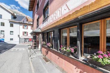 La Tgoma Hotel & Restaurant