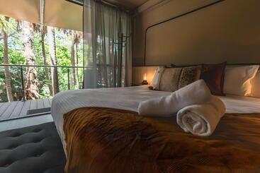 Отель Tiona Holiday Park