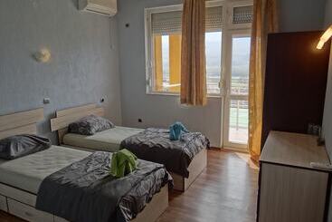 مبيت وإفطار Guestrooms Struma Dolinata