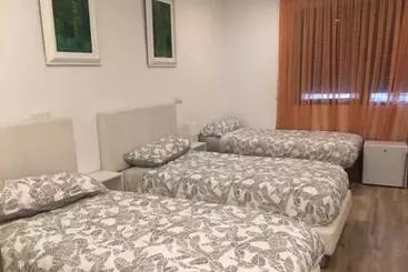 Pension Rooms H Skyline