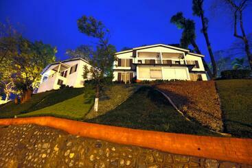 בית מלון כפרי Spring Valley Resort