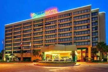 Mcm Eleganté Hotel & Conference Center