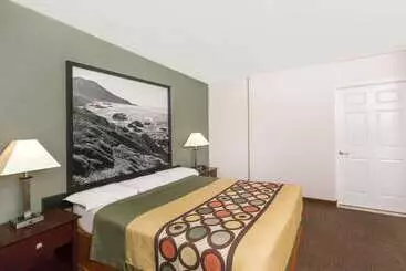Hotelli Super 8 By Wyndham Monterey