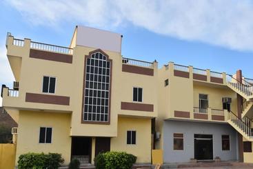 فندق Oyo 30915 Sidhi Vinayak And Restuarant