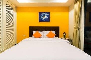 Hotel Tillthong Garden