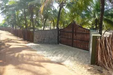Hotel Alankuda Beach Resort