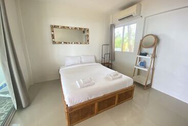 Hotell Issara Beach Resort Beachfront