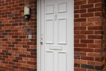 Pensió Valentia Lodge Serviced Accommodation