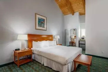 هتل Butterfly Grove Inn