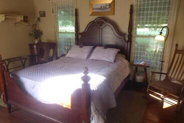 Mulberry Lavender Farm And B&b