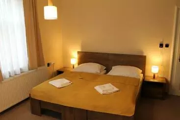 Majatalo Ave Restaurant