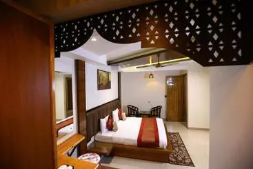 هتل Grand Kailash,kotdwara